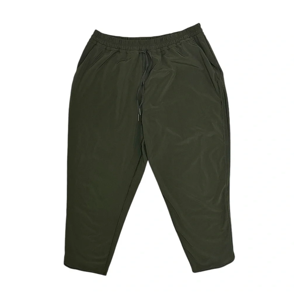 Lululemon Keep It Classic Crop 23” Size 8 in Dark Olive